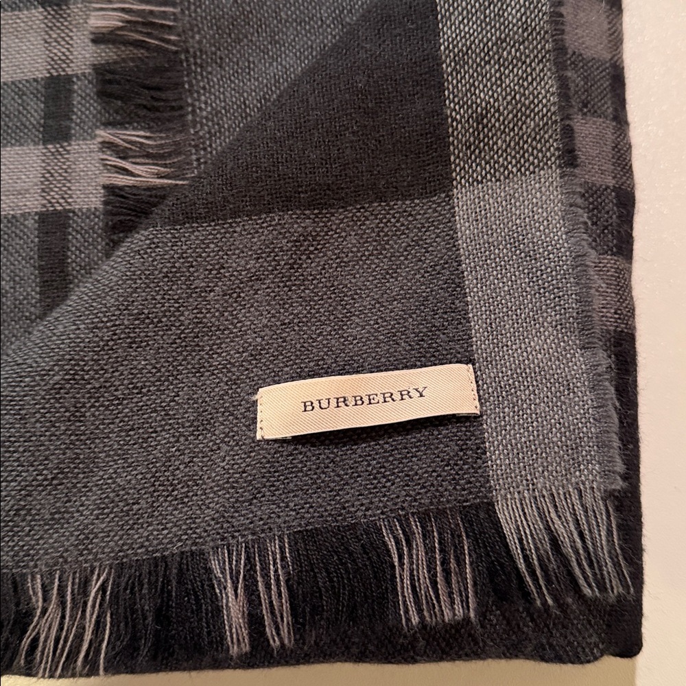 Burberry Check Charcoal/Black cashmere/wool scarf. 6’x1.5’ Lightweight but Warm - Picture 2 of 4